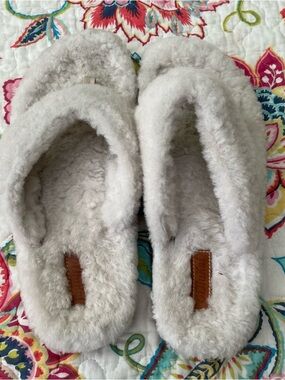 Olukai Slippers